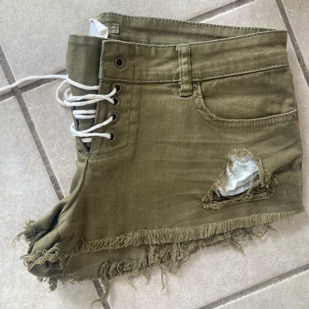 Billabong Lite Hearted Shorts size 27